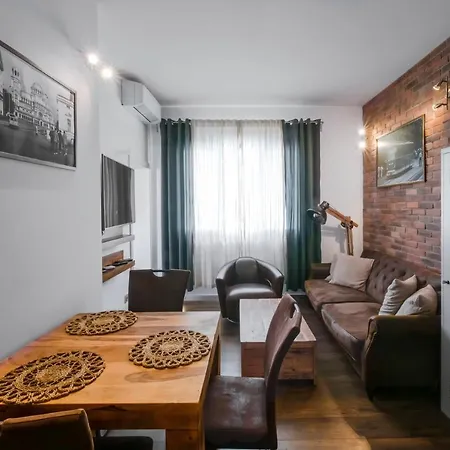 Cinematique - Designer 1bd On Solunska דירה
