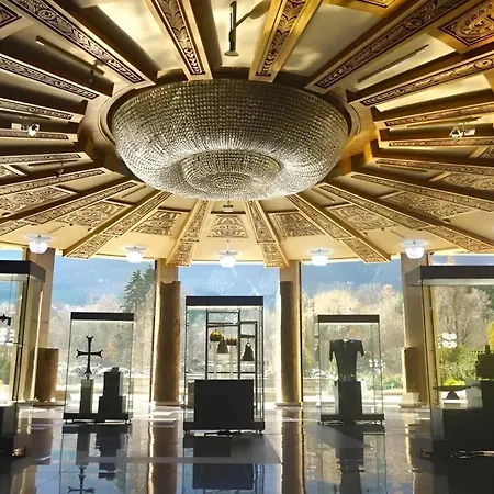 Cinematique - Designer 1bd On Solunska דירה